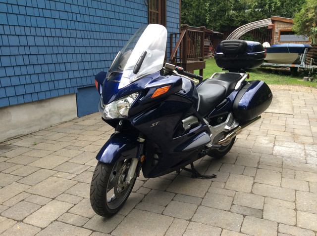 Honda St1300…Belle moto…Prête pour la saison…71,600 kilos. dans Routières sportives  à Laval/Rive Nord - Image 2