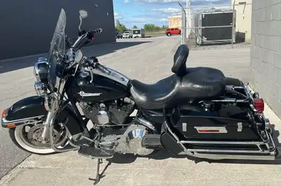 Beautiful, well-maintained, and fun to drive H-D Road King 2003