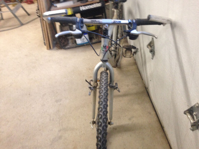 Minelli Bicycle 18 Speed Bike 26 Inch Tires Good Tread Mountain in Mountain in Fredericton - Image 2