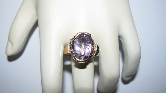 10K Yellow Gold Amethyst Ring Carved Face Diamond Accents Sz 7 in Jewellery & Watches in Saint John