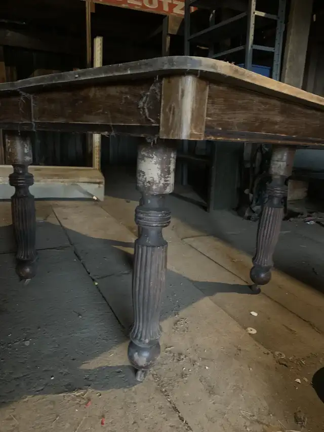 Wooden Dining Room Table in Dining Tables & Sets in Oshawa / Durham Region - Image 3