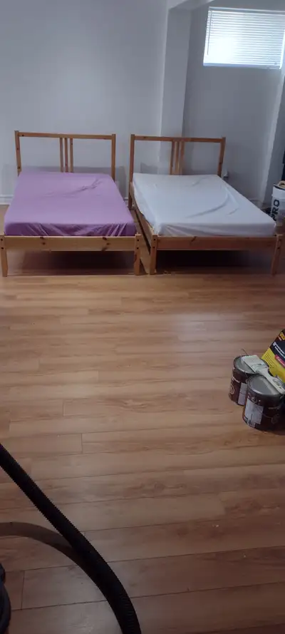 Deux lits simples avec matelas, View more