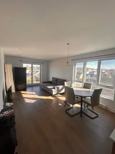 Bright and comfortable 5½ apartment available for rent in L’Assomption. Includes 2 bedrooms, a full...