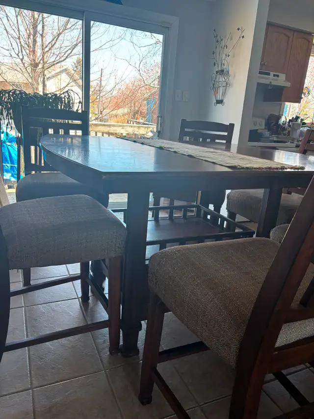 Gorgeous Dining Room Table in Dining Tables & Sets in City of Halifax - Image 4