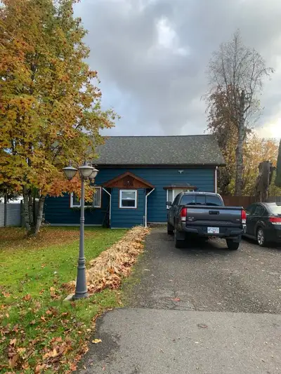 One bedroom Basement suite. Heat, hydro, gas, internet and washer and dryer included. In horseshoe a...