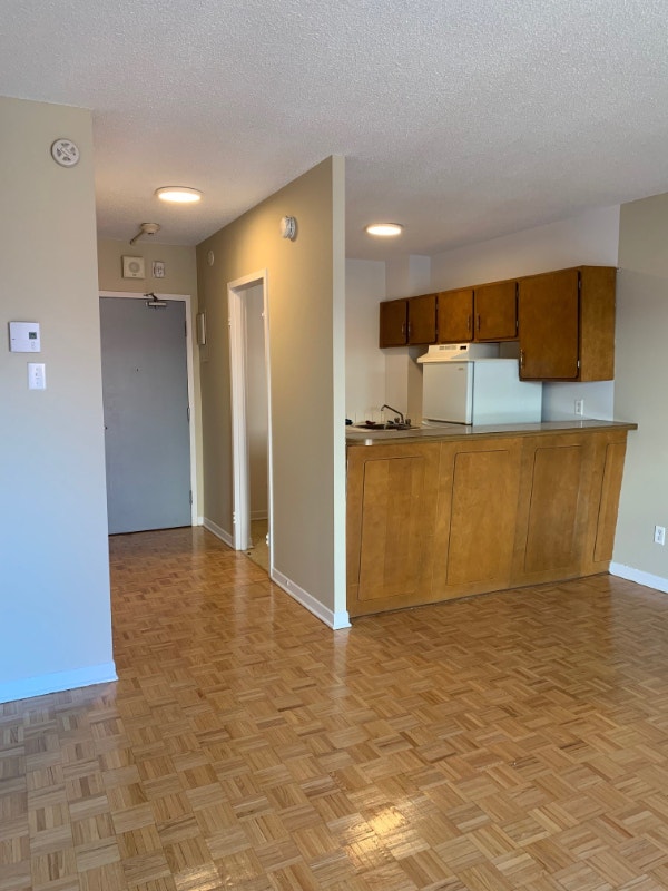 ALL INCLUDED 1 1/2 STUDIO APARTMENT WITH BALCONY IN NDG Locations longue durée Ville de