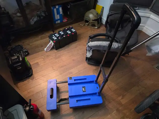 Folding Dolly in Bags & Luggage in Hamilton - Image 4