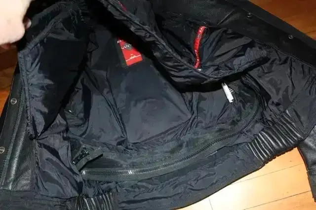 Schuh motorcycle armoured padded jacket race line size 38 in Other in Longueuil / South Shore - Image 3