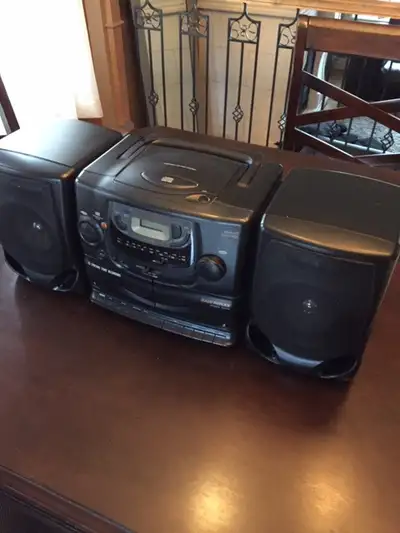 Radio/Cassettes/CD/Recorder  Magnavox, View more