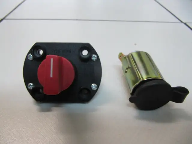 Yin Hong 12Volt DC Battery Switch & Cigarette Lighter Socket in Arts & Collectibles in Mississauga / Peel Region - Image 2