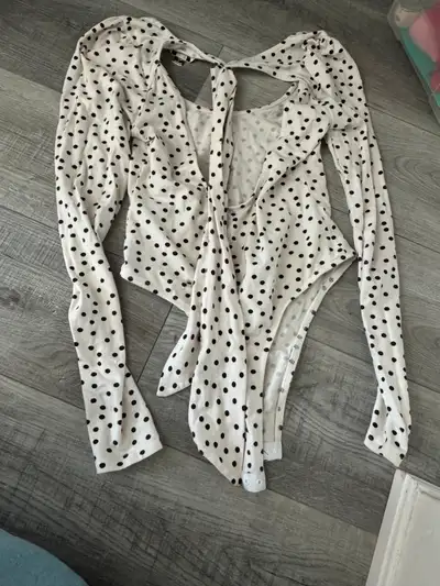Polka dot body suit, long sleeve (US 4), View more