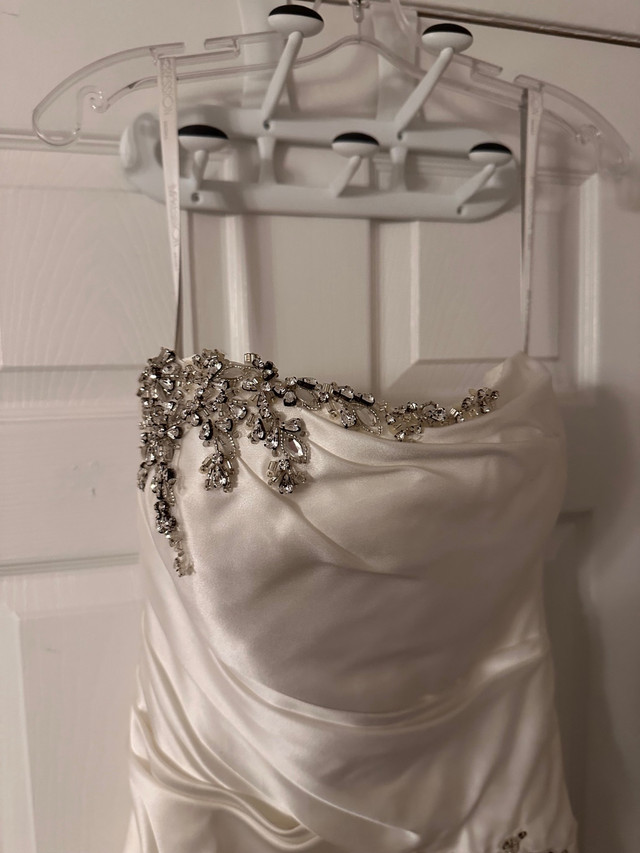 Wedding Dress, Tiara and Veil  in Wedding in Oakville / Halton Region - Image 2