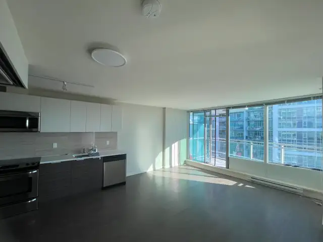 Surrey Central | 2 Bed & 1 Bath | $2,100 Available Dec 1 in Long Term Rentals in Delta/Surrey/Langley - Image 8