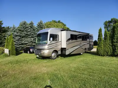 Fleetwood Southwind model 34 A 2014 V 10 Ford engine gas. approximately 43500 km motorhome is fully...