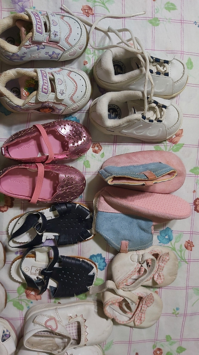 Lot shoes for baby girl / Lot de chaussures pour petite fille dans Autre  à Longueuil/Rive Sud - Image 2