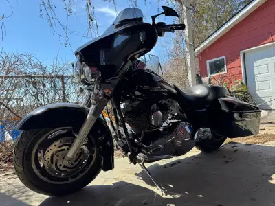 Selling my 2006 Harley Davidson FLHX Street Glide. Gorgeous bike, wish I had more time to ride it. V...