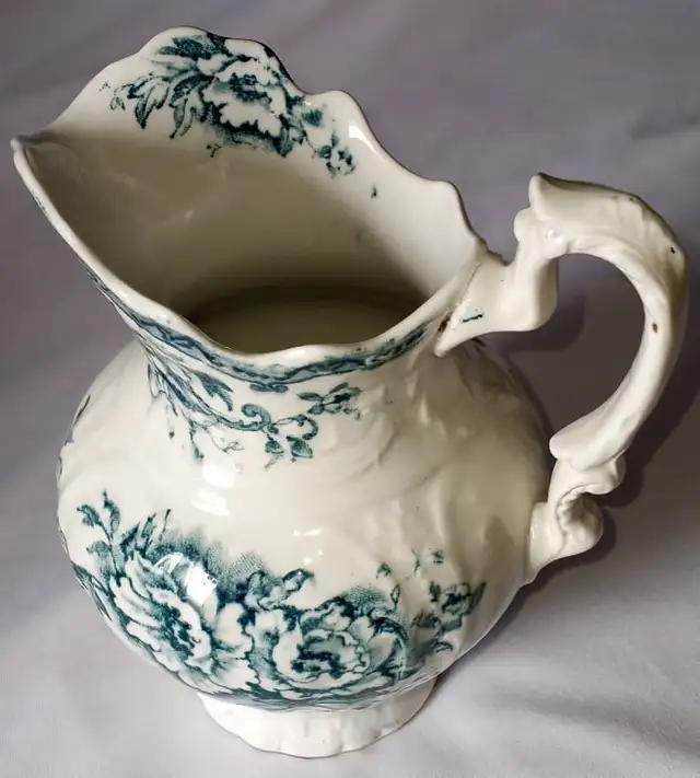 Winkle Stoke England Blue & White Glazed Pottery Chamber Set in Arts & Collectibles in London - Image 3