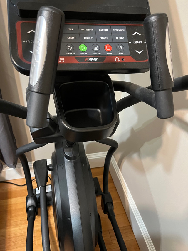 Elliptical Sole Fitness E95 Model for Sale O.B.O. in Exercise Equipment in City of Toronto - Image 2