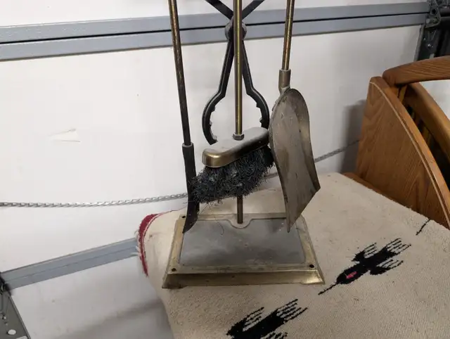 Metal Fireplace Tool Set in Fireplace & Firewood in Oakville / Halton Region - Image 3