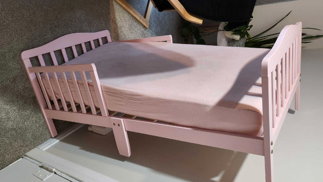 Toddler bed pink New in Cribs in Oshawa / Durham Region - Image 4