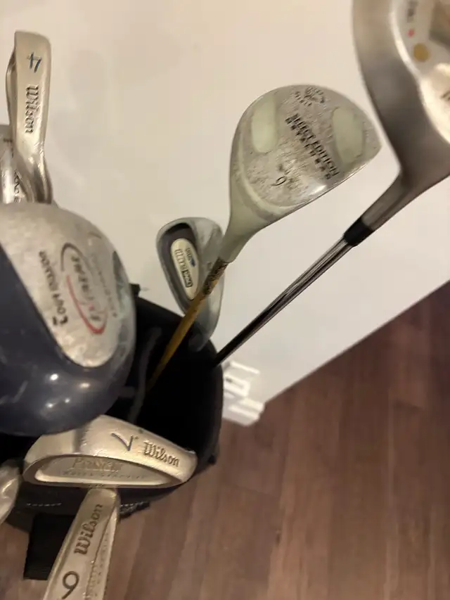 women’s right handed golf clubs and bag  in Golf in Guelph - Image 6