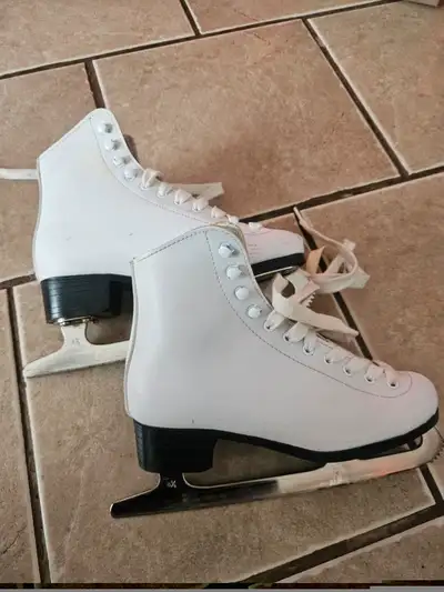Girl's skates, View more