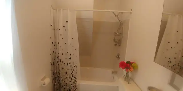 Chambre à louer in Room Rentals & Roommates in Sherbrooke - Image 6