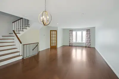 Grand appartement style maison de ville à louer – Vimont, Laval À deux pas de l’Hôpital Cité de la S...