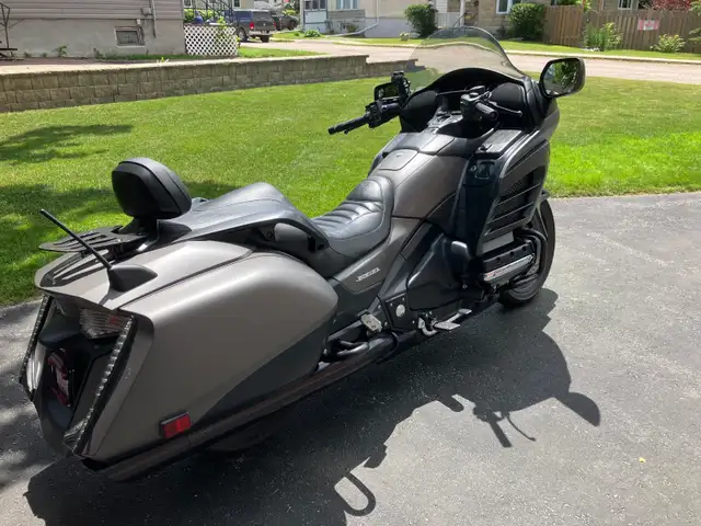 2017 Honda Goldwing F6B in Touring in Renfrew - Image 4
