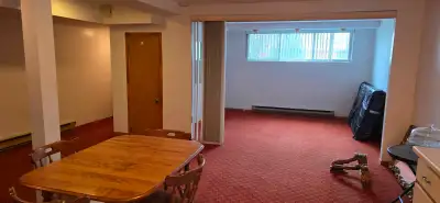 Bachelor à louer situé dans le Nouveau-Rosemont dans un triplex au sous-sol. Disponible dès maintena...