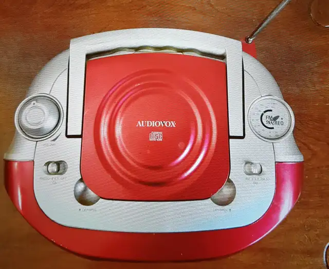 $25 Audiovox Model: AXP811-32– Portable Radio stereo CD player in General Electronics in Markham / York Region - Image 7