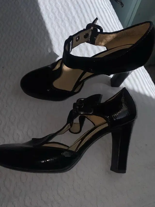 women's high heel shoes in assortment in Women's - Shoes in Lethbridge - Image 4