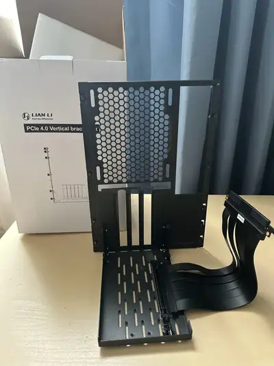 Lian-Li pcie 4 Vertical bracket kit, View more