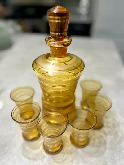 Ensemble de carafe à liqueur vintage en verre ambré, View more
