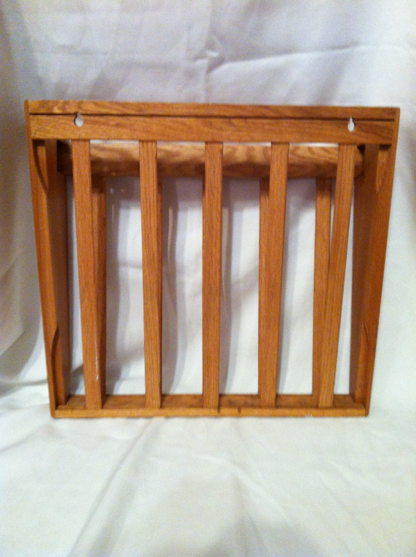 RARE WALL MAGAZINE RACK in Bookcases & Shelving Units in Barrie - Image 3