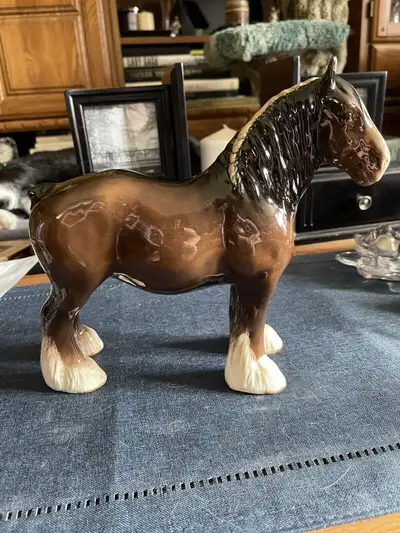 Beswick Shire horse figurine 8 1/2” tall from hoof to tip of ear 9 1/4” long from nose to tail Excel...