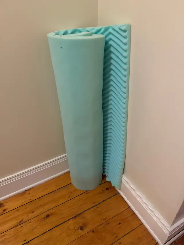 Single bed (frame & mattress) in Beds & Mattresses in Kingston - Image 4