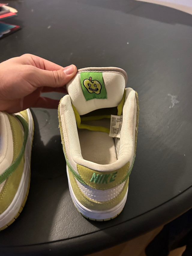 Nike SB Dunk Low Green Apple Size 11 in Men's Shoes in Oshawa / Durham Region - Image 4
