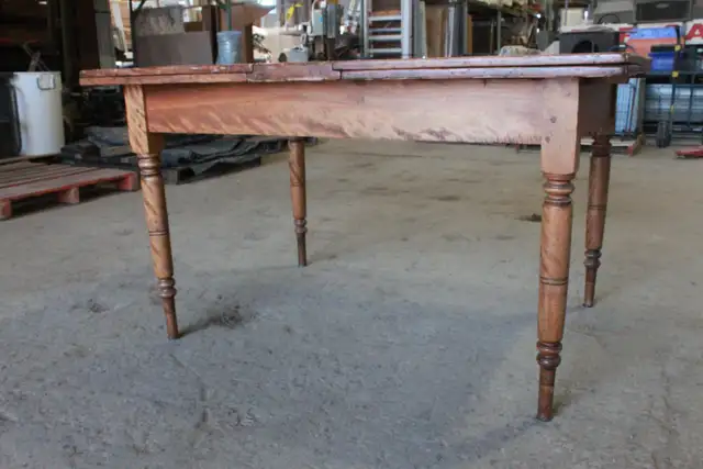 Butterfly Table in Dining Tables & Sets in Kitchener / Waterloo - Image 4