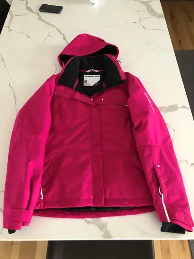 *IF AD IS UP, IT'S STILL AVAILABLE* Women's Salomon Ski Jacket Size Medium Lined with removable hood...