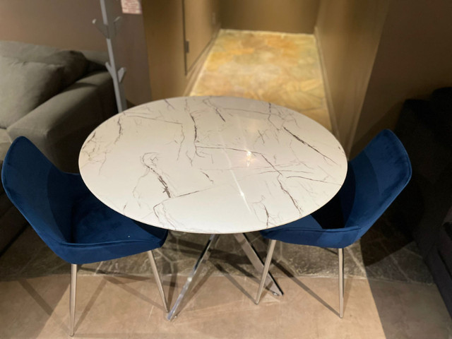 Faux Marble Dining Table in Dining Tables & Sets in City of Toronto - Image 4