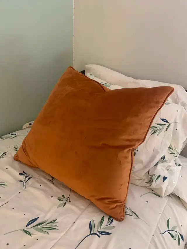 Comforter set! in Bedding in Charlottetown - Image 3