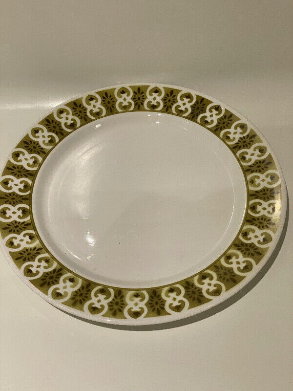 PLAT DE SERVICE GRANDE ASSIETTE VINTAGE MIKASA JAPAN MID CENTURY in Arts & Collectibles in City of Montréal