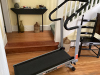 Foldable, manual treadmill
