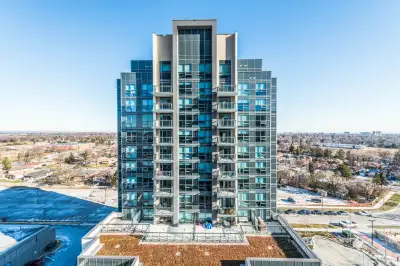 Stunning 1-Bedroom + Den Condo with 2 Bathroom!