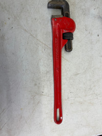 NEAR NEW 16 INCH MASTERCRAFT PIPE WRENCH #V1355