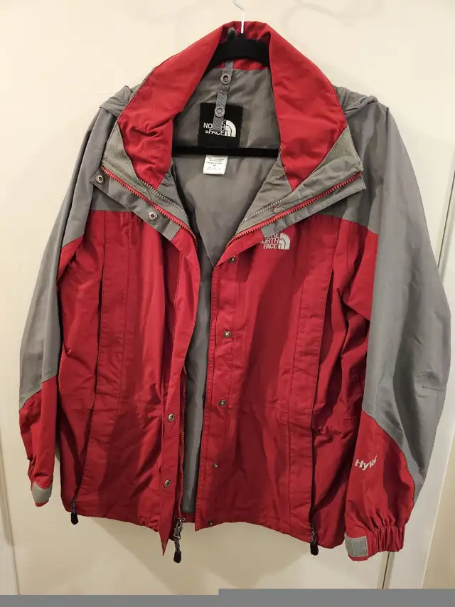 north face shell jacket hyvent  medium in Women's - Tops & Outerwear in Edmonton - Image 7
