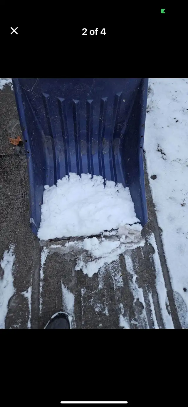 Snow shovel like new  in Snowblowers in Windsor Region - Image 5
