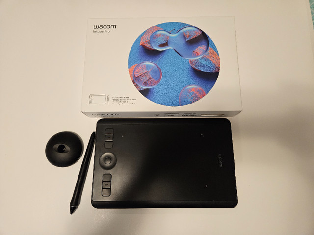 Wacom Intuos Pro Digital Graphic Drawing Tablet for Mac or PC, S in iPad & Tablet Accessories in Edmonton - Image 3
