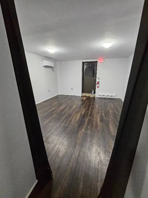 Commercial Retail Warehouse Studio Professional office in Commercial & Office Space for Rent in Kitchener / Waterloo - Image 4